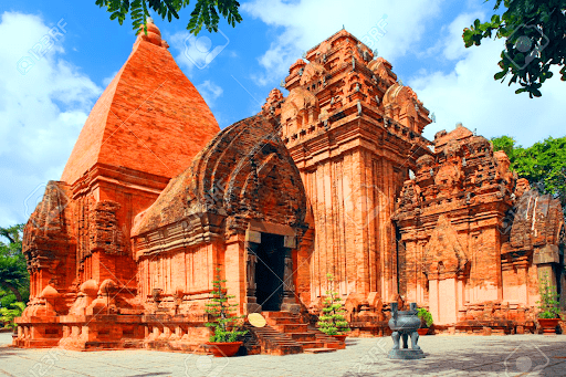 Tháp Bà Ponagar - Di tích nổi tiếng bạn nên ghé thăm khi đến Nha Trang! -  Du Lịch Cuộc Sống Mới